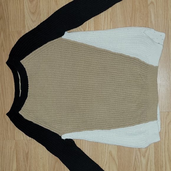 Express Women's Sweater - Picture 2 of 4